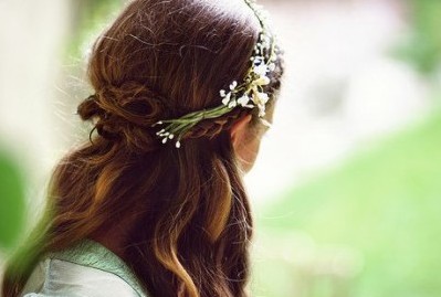 有诗意的爱情句子：爱情，需要一点心甘情愿的笨